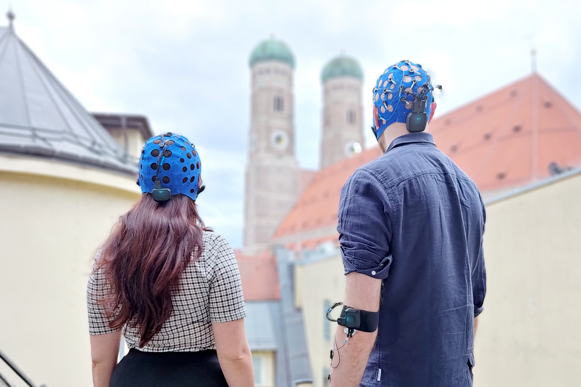 outdoor mobile EEG Hyperscanning participants